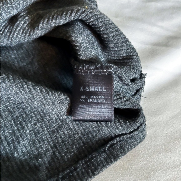 Kendall & Kylie Grey Strappy Halter Crop Top Size XS - Picture 9 of 9